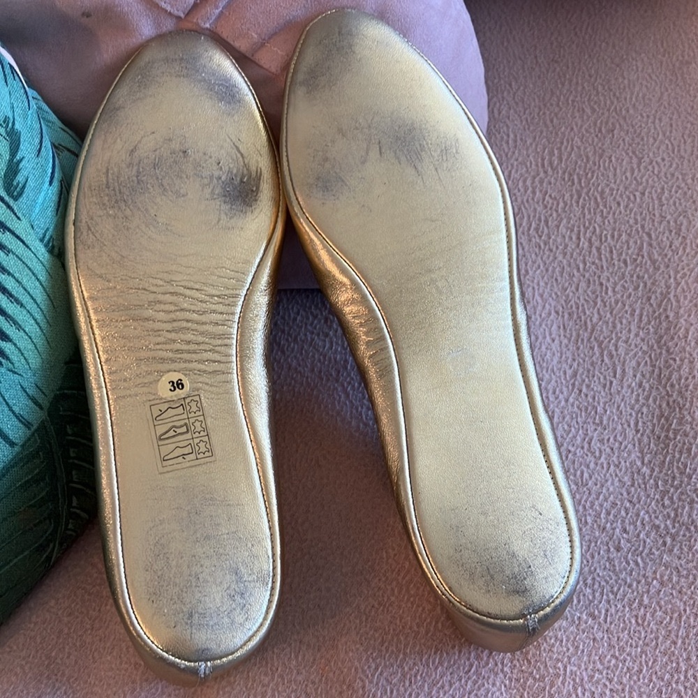 This price is the lowest i can go on these CHANEL gold ballet shoes, bag w/box - Picture 8 of 11